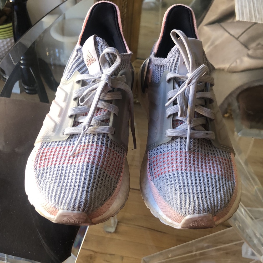 Adidas boost sneakers gray pink knit size 6.5 YYJ 606004 MK